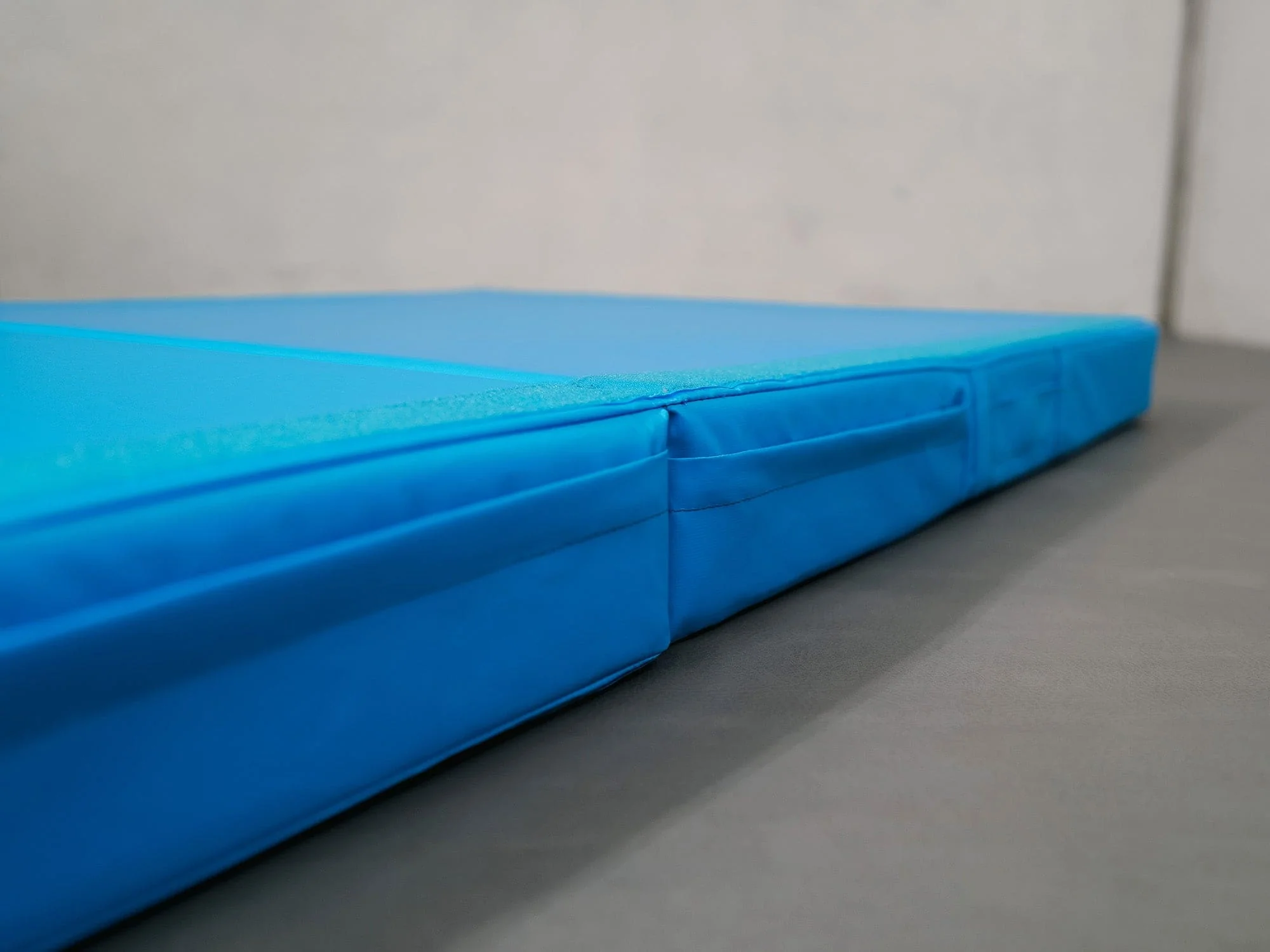 MEMAX Foldable Dual Density Gymnastics Tumbling and Landing Mat - 10cm Thick - Image 17